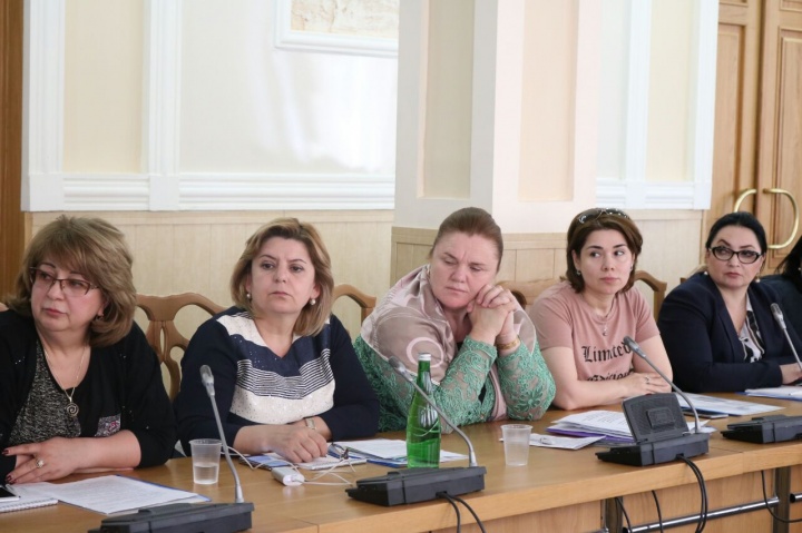 Директор Батлаичинской школы выступила с докладом на круглом столе в ДГПУ